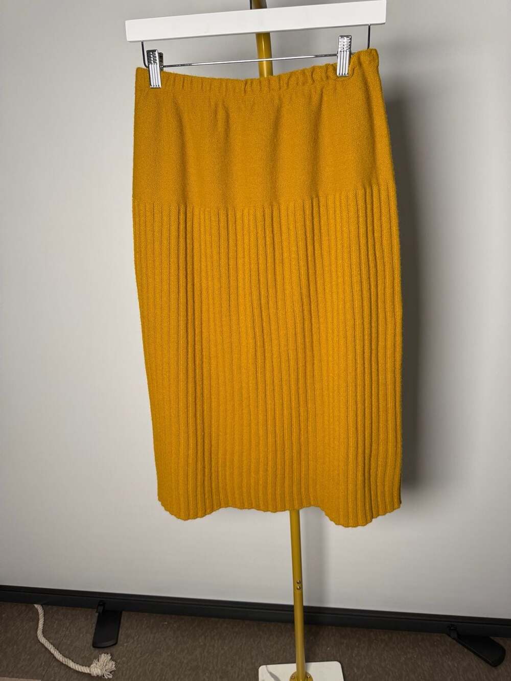 Vtg Ribbed Knit Midi Skirt Size M Mustard Yellow